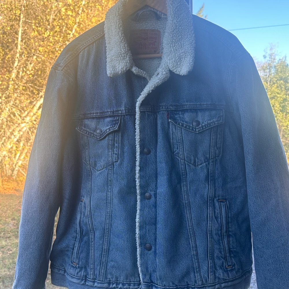 Levi's Classic Blue Denim Jacket with Sherpa Collar